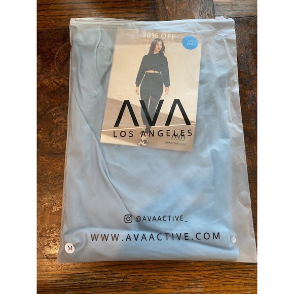NWT AVA Los Angeles Women's Light Blue Curved Hem Activewear Top Size M - Picture 5 of 5